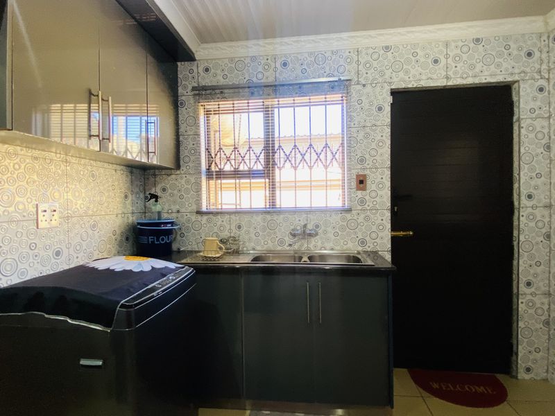 Neat Family Home in Tsakane Ext 15 - Photo 6