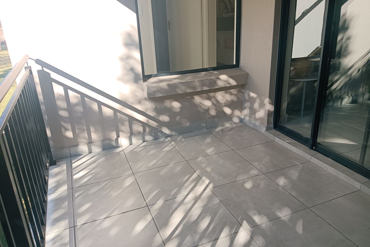 Modern 2-Bedroom Apartment for Sale in Du Vin Estate, Raslouw! - Photo 4