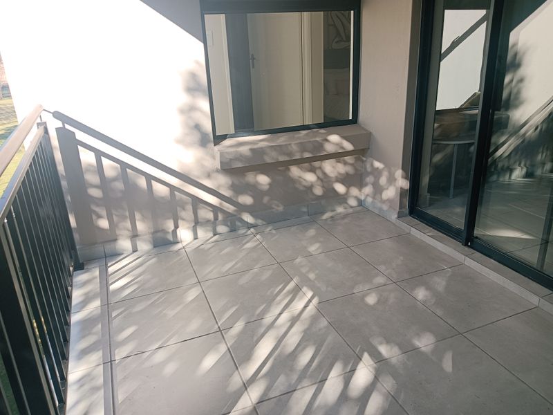 Modern 2-Bedroom Apartment for Sale in Du Vin Estate, Raslouw! - Photo 4