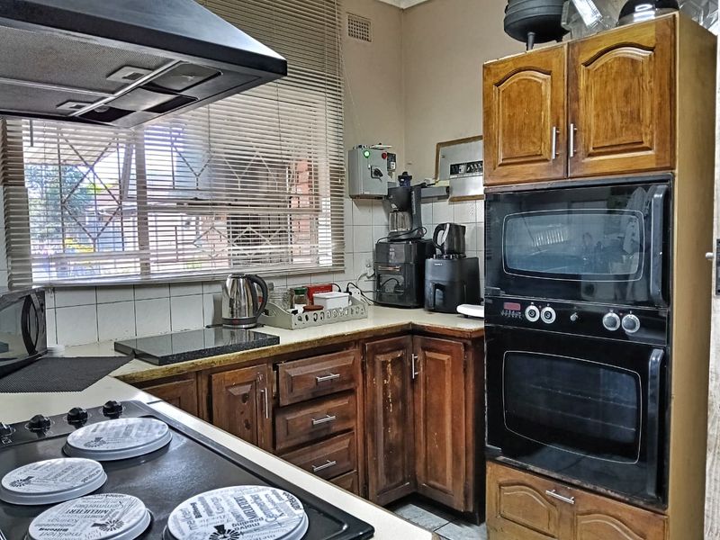 3 bed - Photo 3