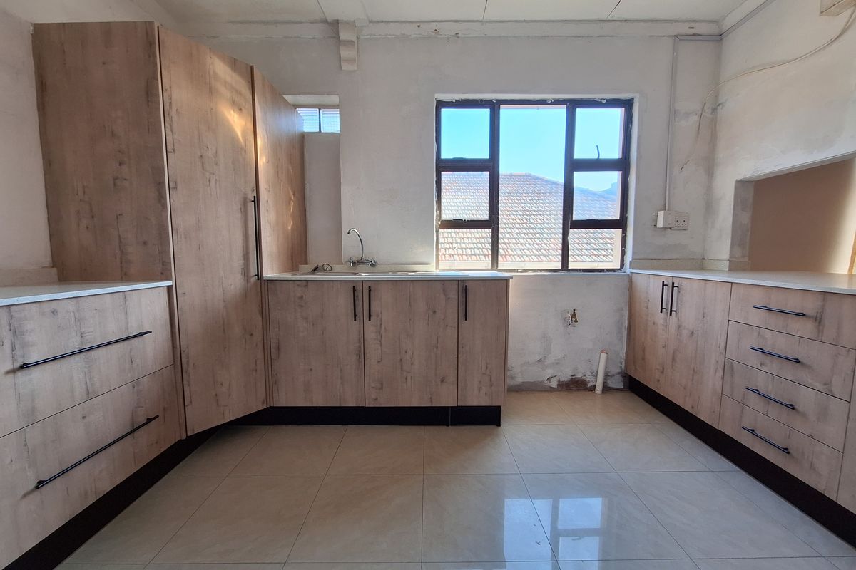 Flat For Sale In Durban - Photo 2