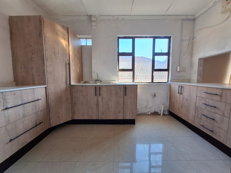 Flat For Sale In Durban - Photo 2