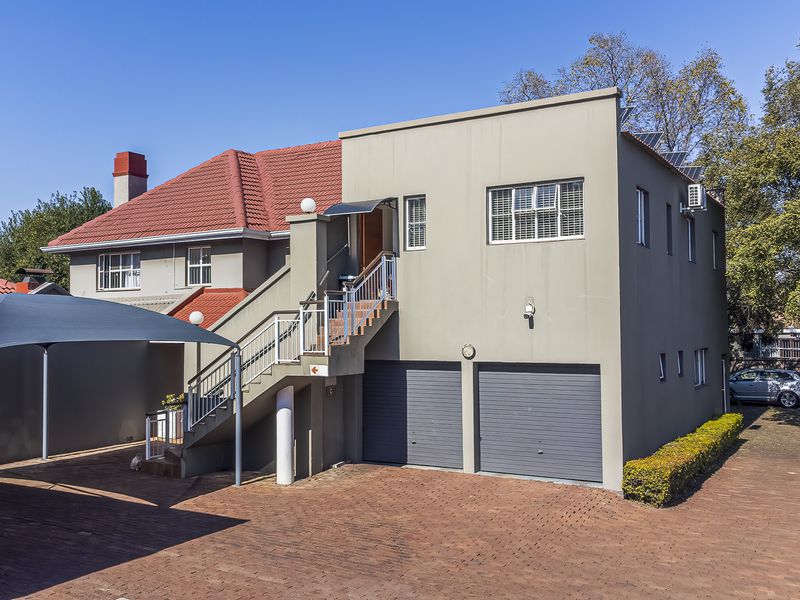 Comfort & charm epitomize this home - Photo 2
