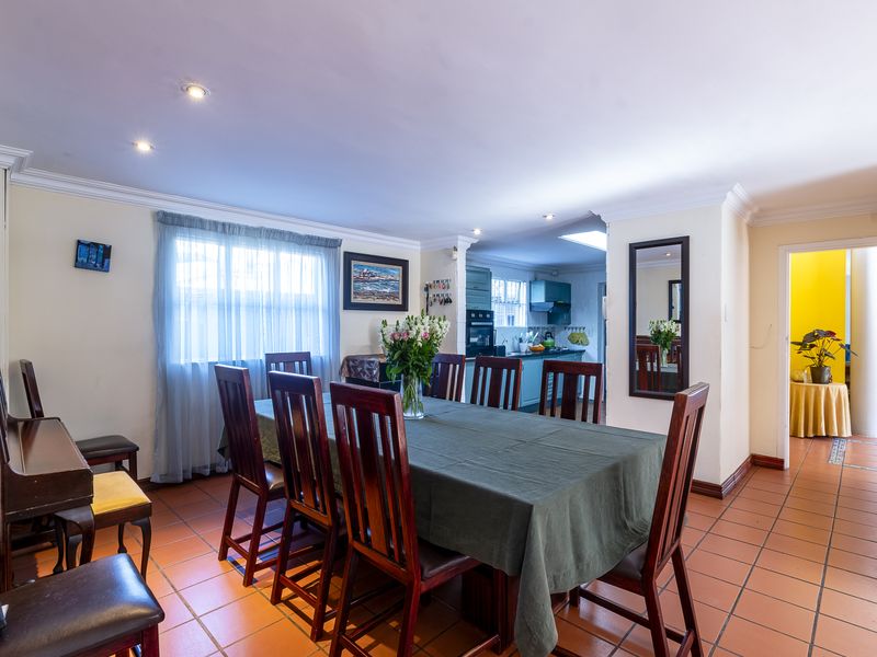 Comfort & charm epitomize this home - Photo 4