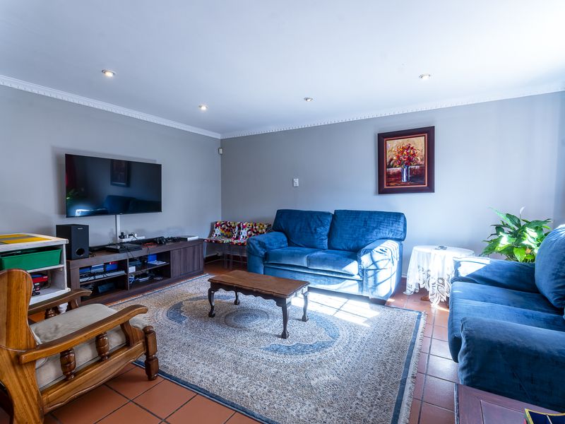 Comfort & charm epitomize this home - Photo 8