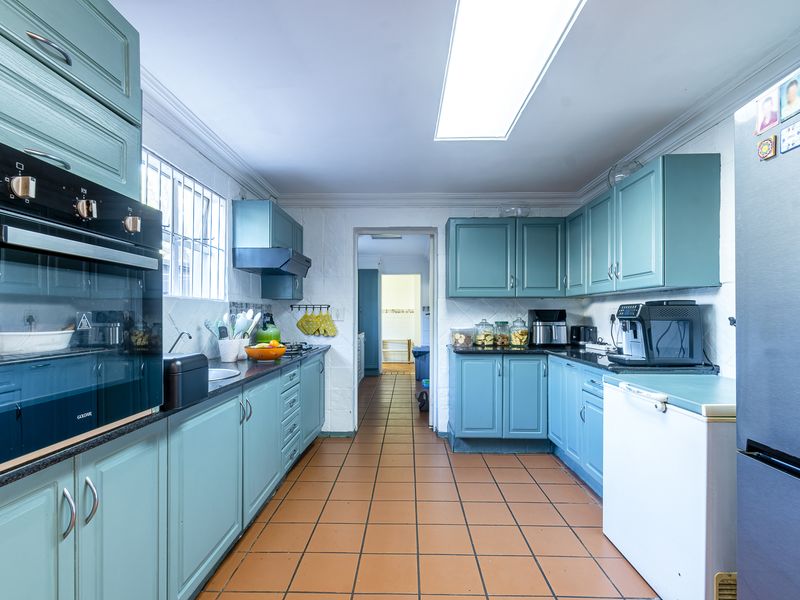 Comfort & charm epitomize this home - Photo 9