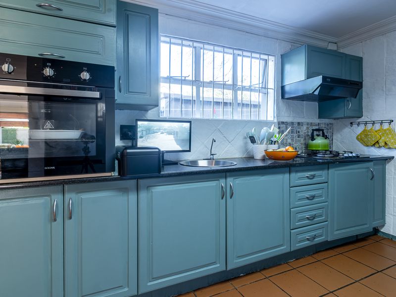 Comfort & charm epitomize this home - Photo 10