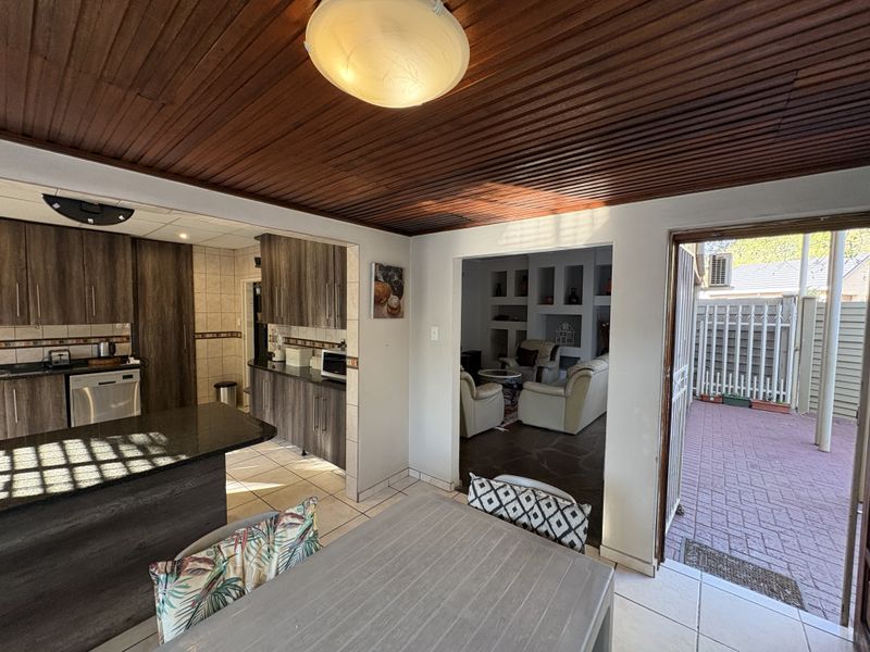 Spacious Family Home with Great Potential! - Photo 5