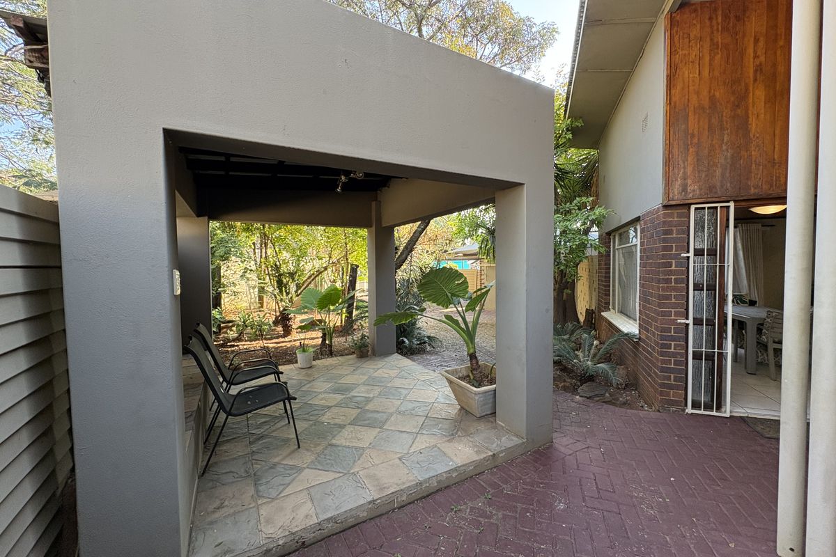 Spacious Family Home with Great Potential! - Photo 2