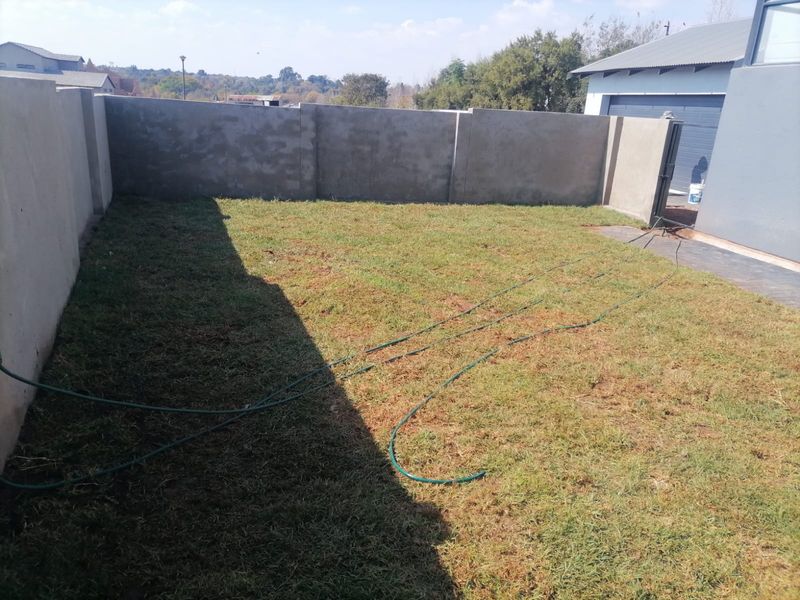 Stunning three bedroom house in Du Vin estate on 426sqm land at Raslouw(CENTURION) - Photo 7