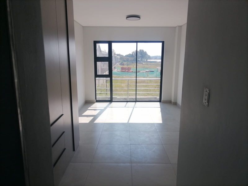 Stunning three bedroom house in Du Vin estate on 426sqm land at Raslouw(CENTURION) - Photo 8