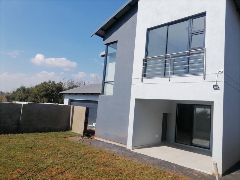 Stunning three bedroom house in Du Vin estate on 426sqm land at Raslouw(CENTURION) - Photo 6