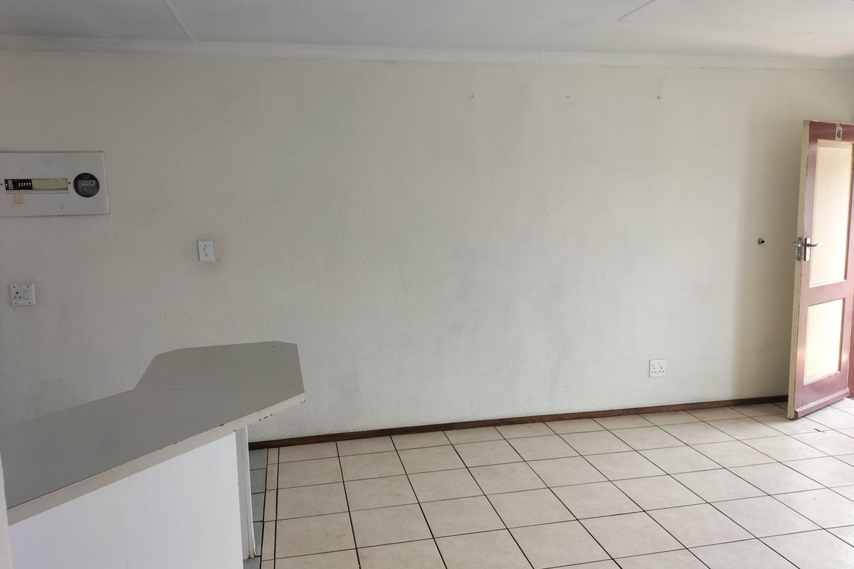 Quant Home For an Individual or Small Family In Great Location - Photo 4