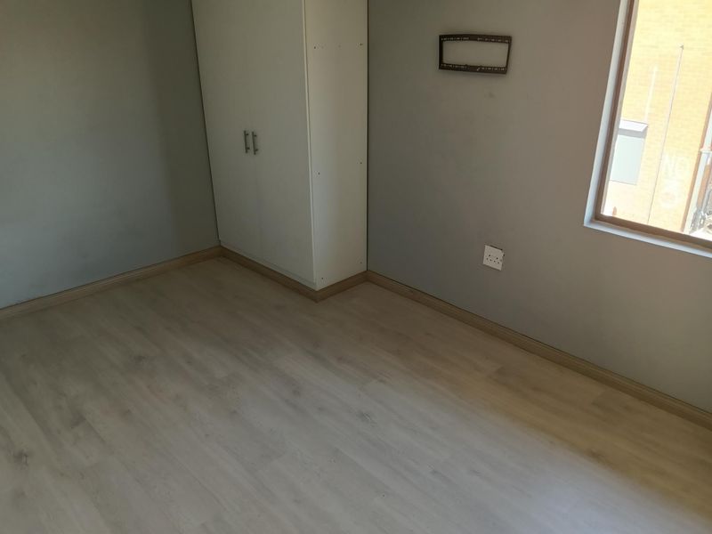 Secure Flat For An Individual In Great Location - Photo 7