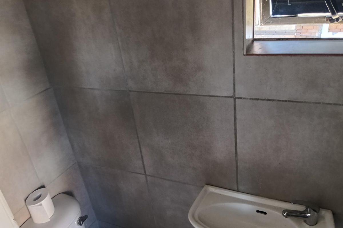 Secure Flat For An Individual In Great Location - Photo 4