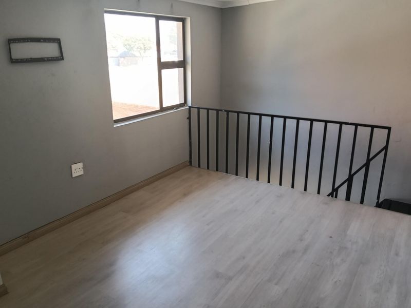 Secure Flat For An Individual In Great Location - Photo 6