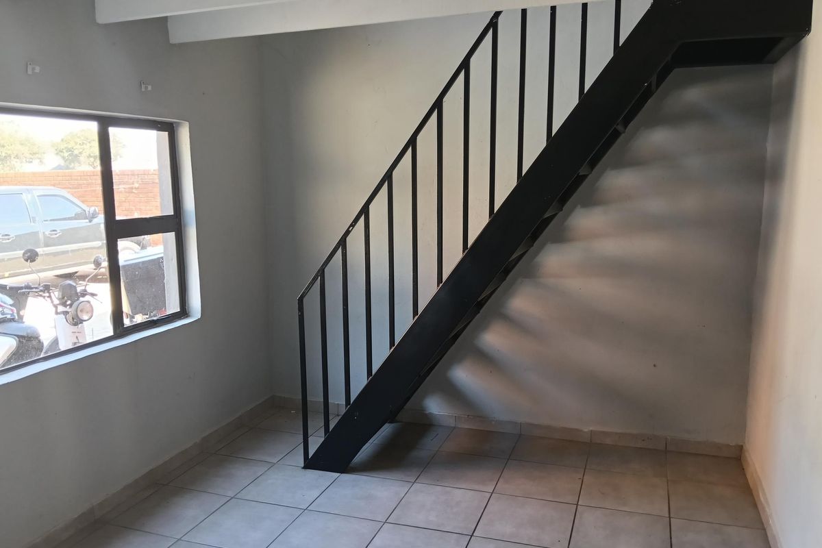 Secure Flat For An Individual In Great Location - Photo 2