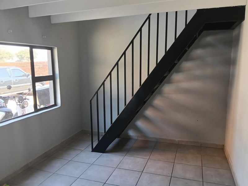 Secure Flat For An Individual In Great Location - Photo 2