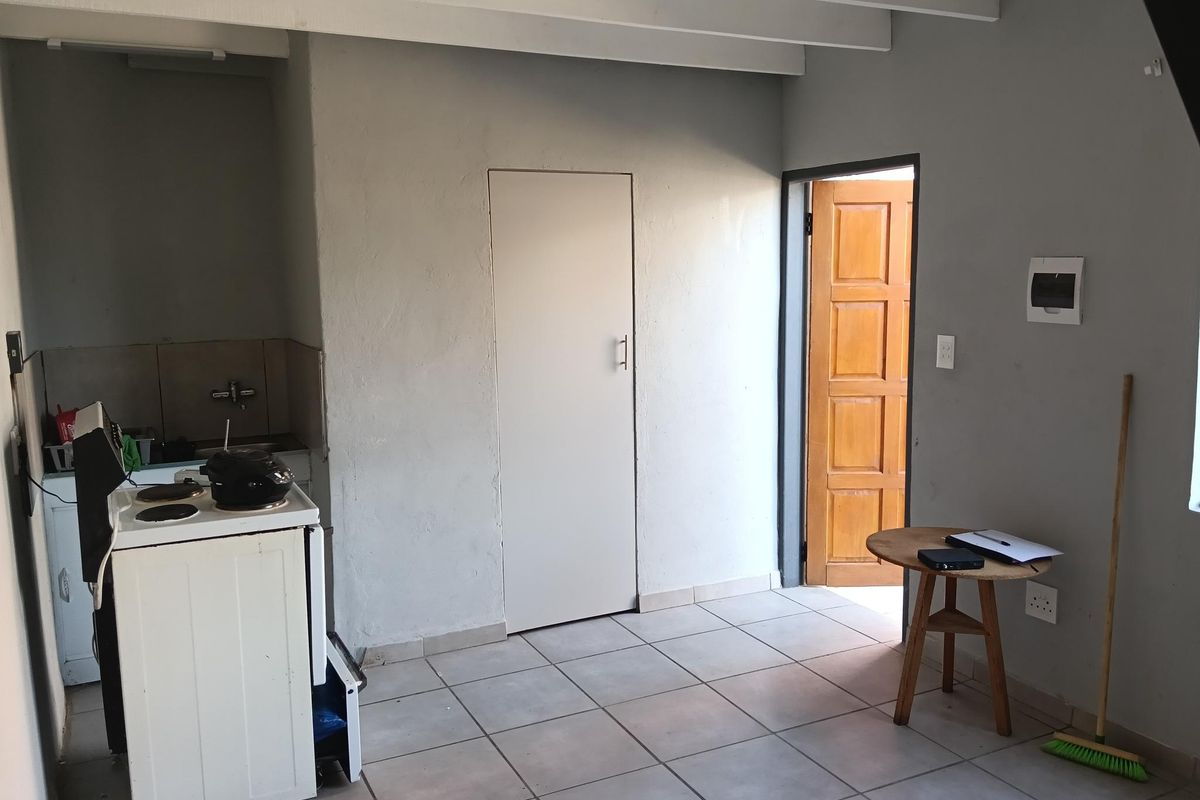 Secure Flat For An Individual In Great Location - Photo 3
