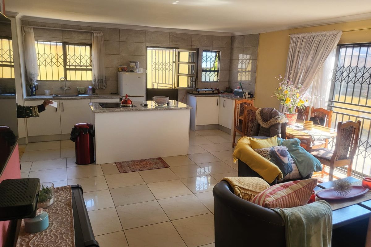 Stunning Modern Home Offering Space, Security, and Prime Location Near FNB Stadium - Photo 3