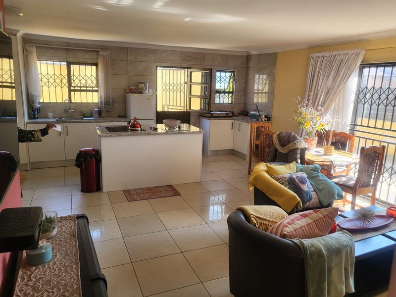 Stunning Modern Home Offering Space, Security, and Prime Location Near FNB Stadium - Photo 3