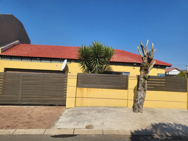Stunning Modern Home Offering Space, Security, and Prime Location Near FNB Stadium - Photo 1