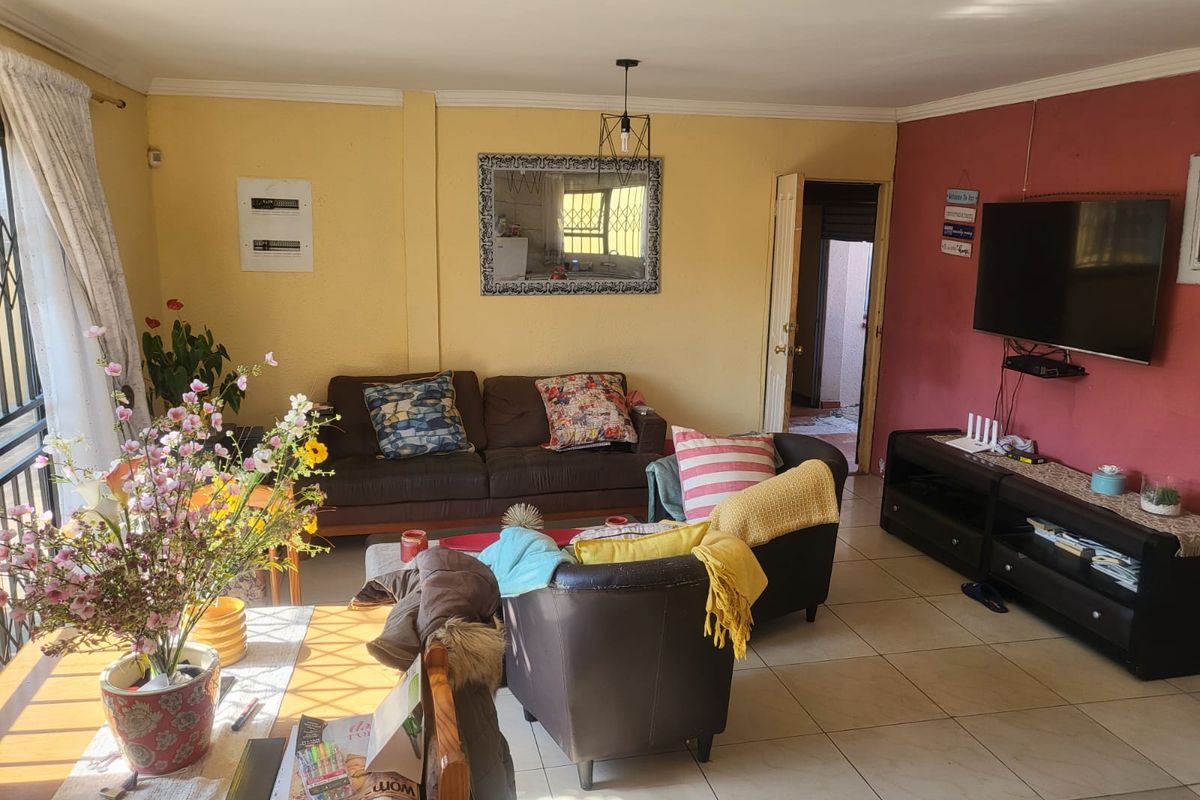 Stunning Modern Home Offering Space, Security, and Prime Location Near FNB Stadium - Photo 4
