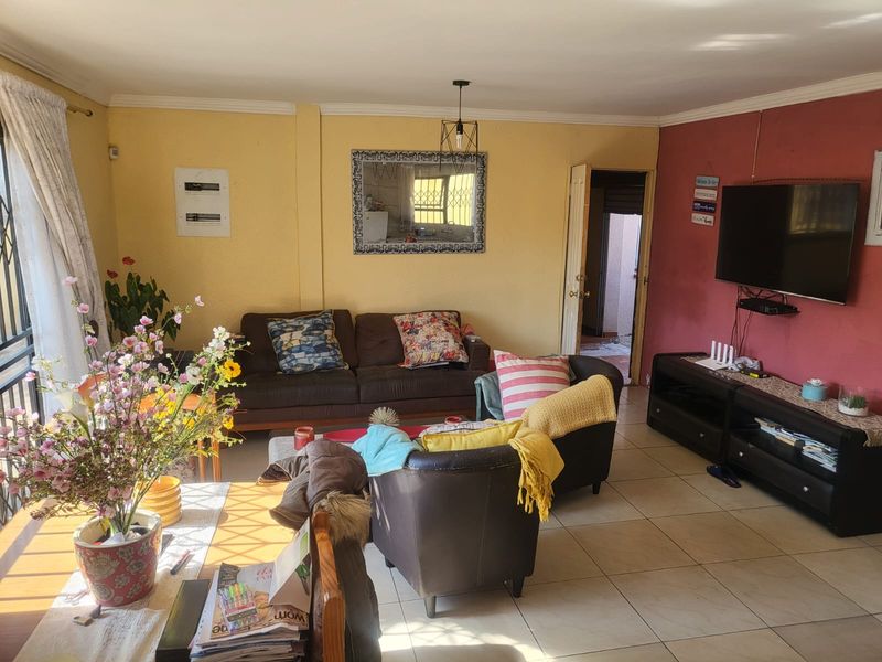 Stunning Modern Home Offering Space, Security, and Prime Location Near FNB Stadium - Photo 4