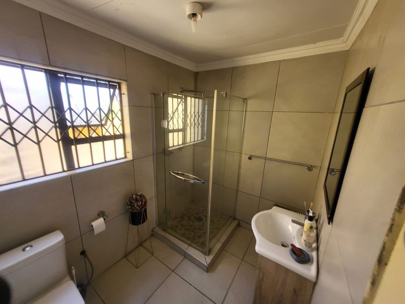 Stunning Modern Home Offering Space, Security, and Prime Location Near FNB Stadium - Photo 10