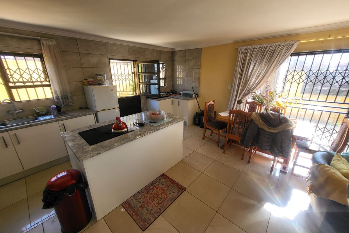 Stunning Modern Home Offering Space, Security, and Prime Location Near FNB Stadium - Photo 2