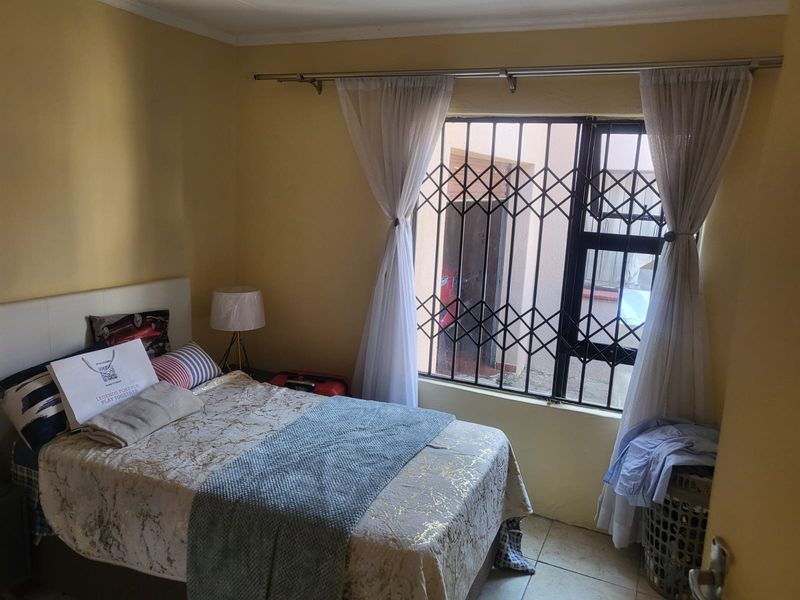 Stunning Modern Home Offering Space, Security, and Prime Location Near FNB Stadium - Photo 8