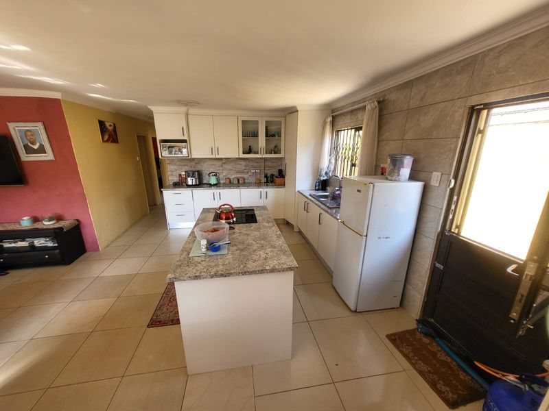 Stunning Modern Home Offering Space, Security, and Prime Location Near FNB Stadium - Photo 6