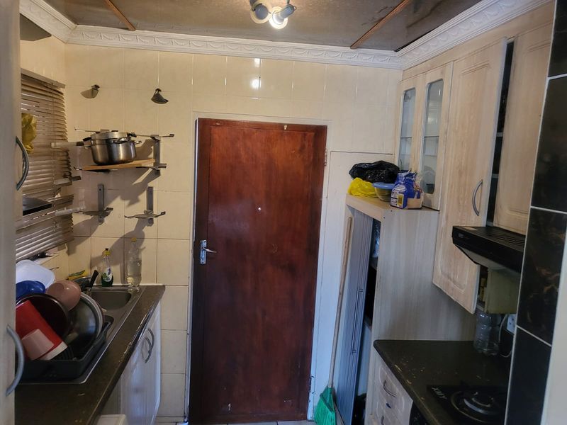 Live Comfortably in This Beautiful 3-Bedroom Townhouse in Safe Ormonde - Photo 5