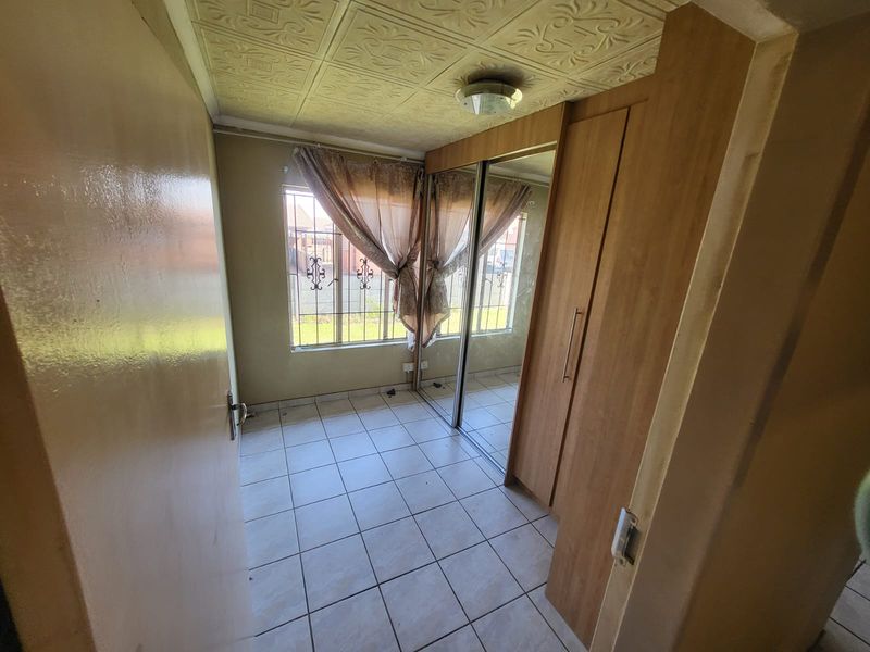Live Comfortably in This Beautiful 3-Bedroom Townhouse in Safe Ormonde - Photo 10
