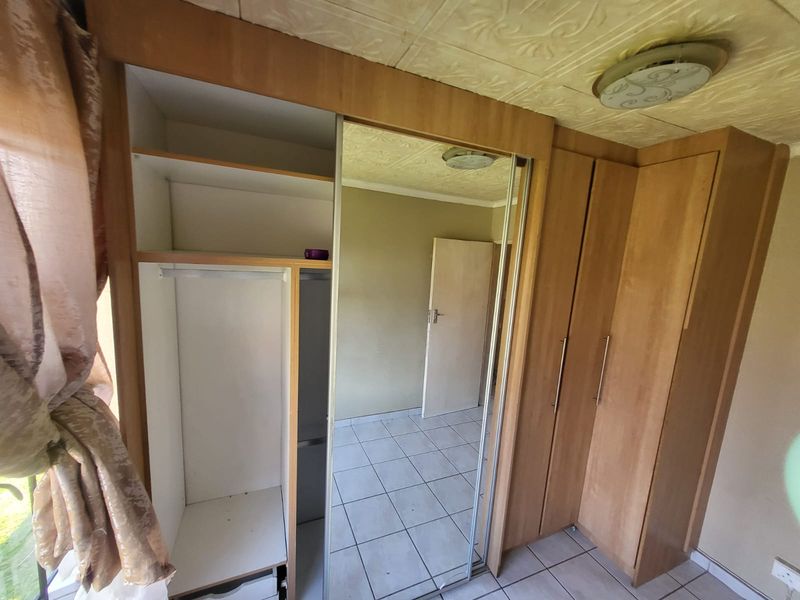 Live Comfortably in This Beautiful 3-Bedroom Townhouse in Safe Ormonde - Photo 8