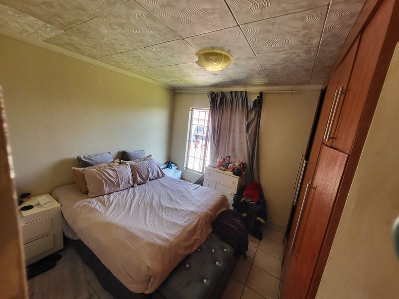 Live Comfortably in This Beautiful 3-Bedroom Townhouse in Safe Ormonde - Photo 9