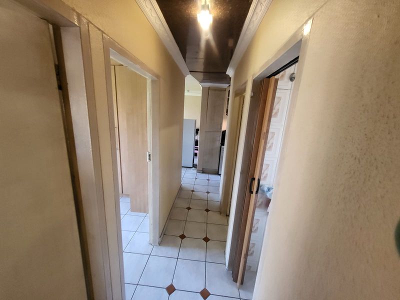 Live Comfortably in This Beautiful 3-Bedroom Townhouse in Safe Ormonde - Photo 7