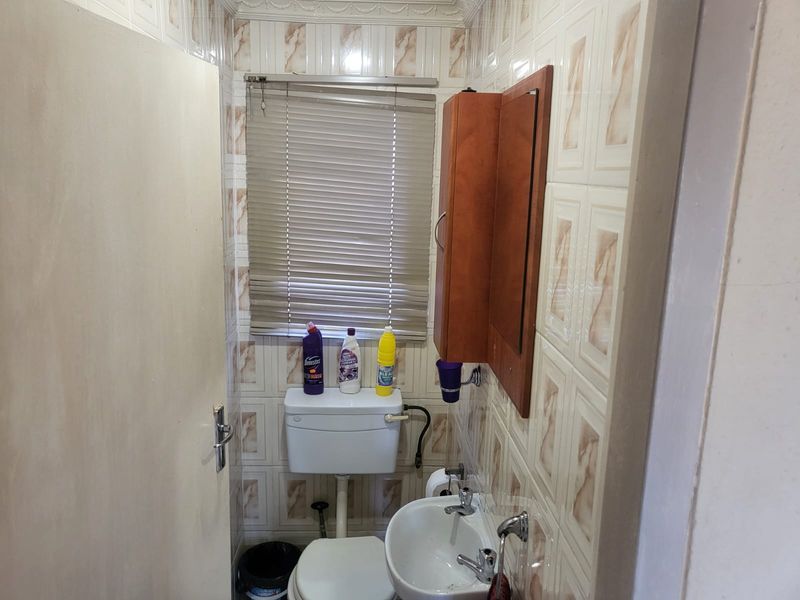 Live Comfortably in This Beautiful 3-Bedroom Townhouse in Safe Ormonde - Photo 6