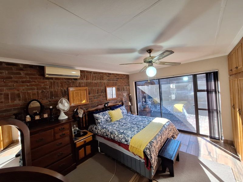 Spacious Family Home with Exceptional Entertainment Areas – For Sale - Photo 7