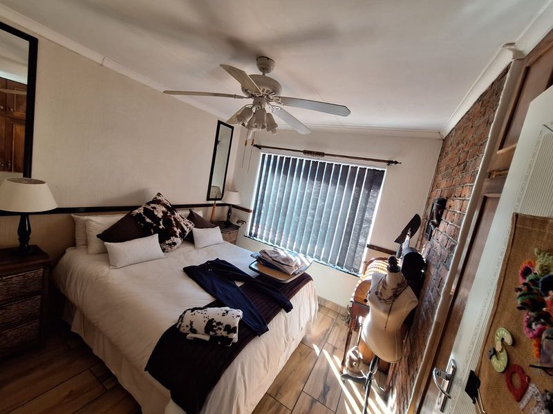 Spacious Family Home with Exceptional Entertainment Areas – For Sale - Photo 8