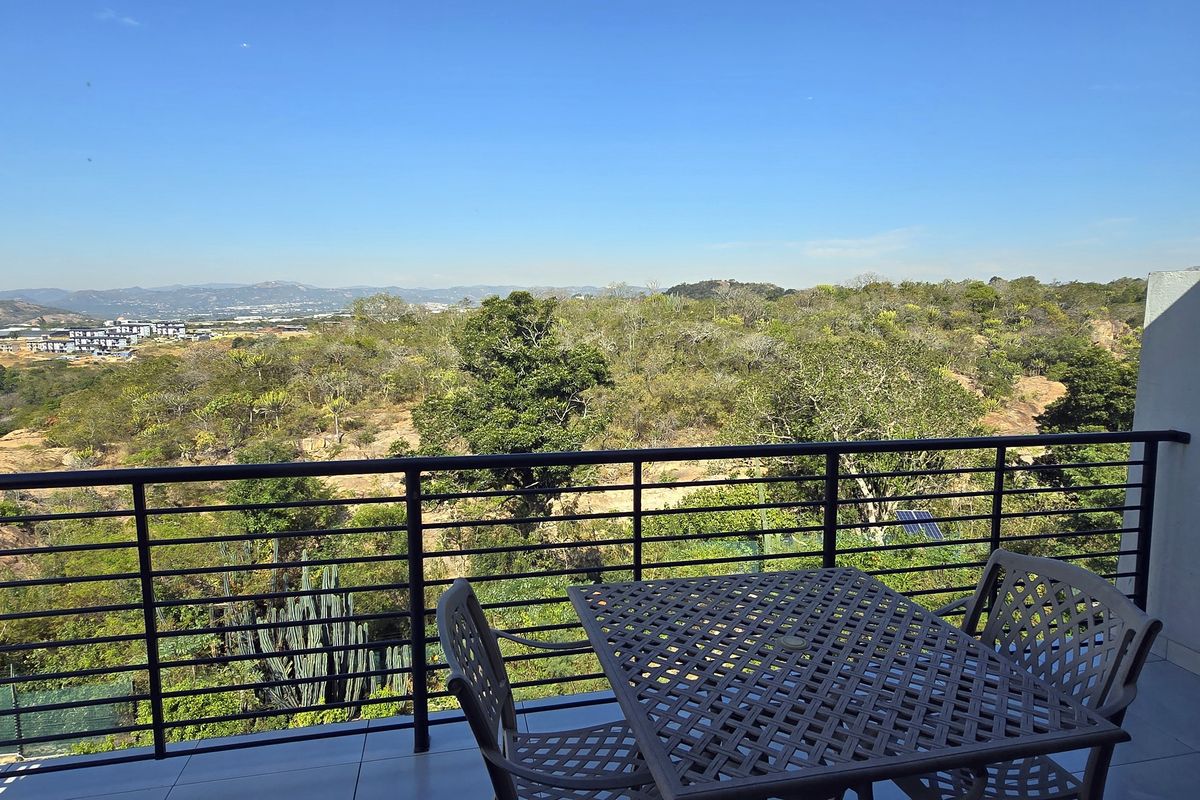 Nature & Privacy: 5 Bedrooms, 5 Ensuites, balconies overlooking the Crocodile River in Elawini - Photo 3