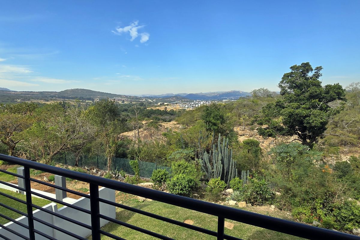 Nature & Privacy: 5 Bedrooms, 5 Ensuites, balconies overlooking the Crocodile River in Elawini - Photo 4