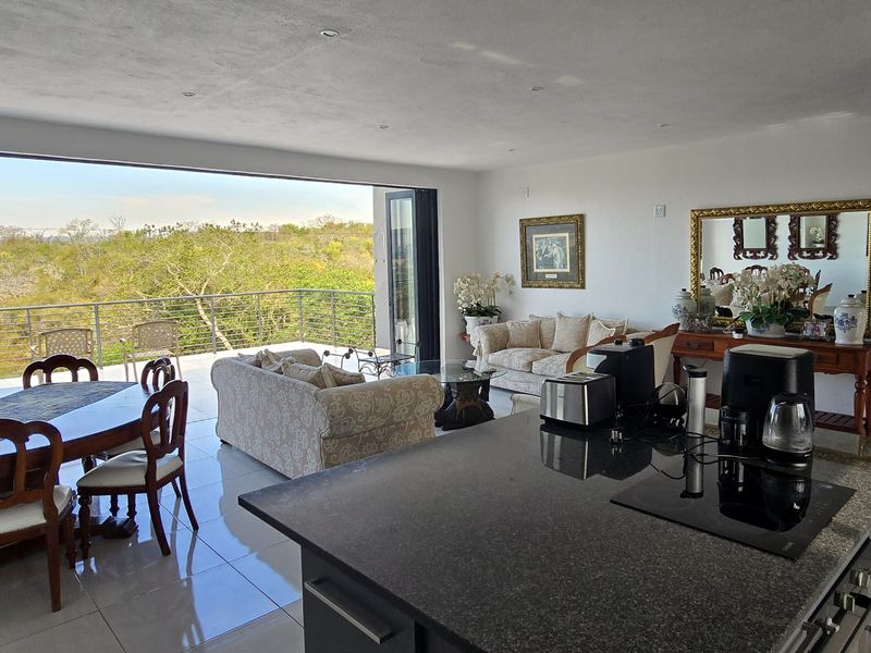 Nature & Privacy: 5 Bedrooms, 5 Ensuites, balconies overlooking the Crocodile River in Elawini - Photo 8