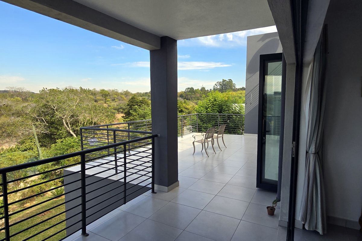 Nature & Privacy: 5 Bedrooms, 5 Ensuites, balconies overlooking the Crocodile River in Elawini - Photo 5