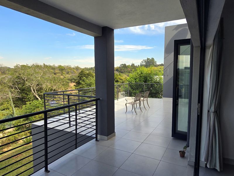 Nature & Privacy: 5 Bedrooms, 5 Ensuites, balconies overlooking the Crocodile River in Elawini - Photo 5