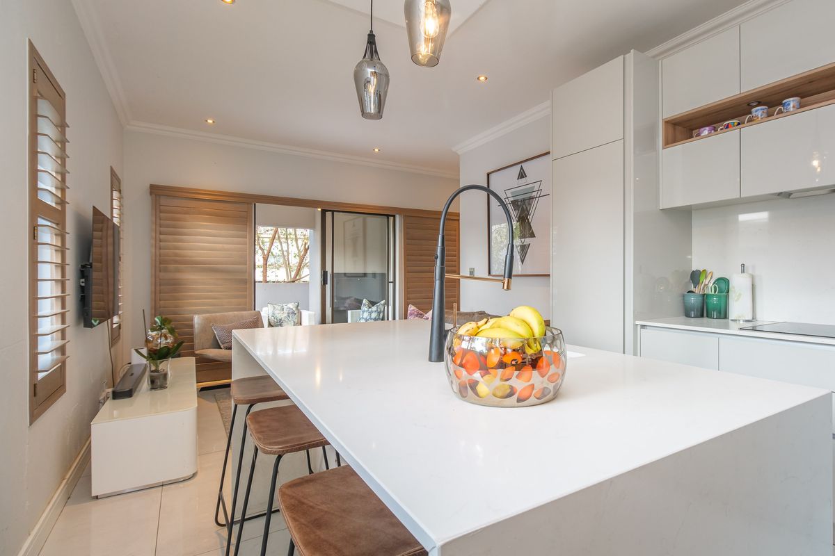 Contemporary Family Retreat in Stone River Estate, Beverley, Sandton - Photo 5