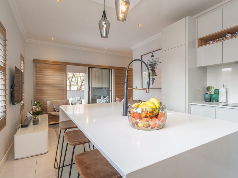 Contemporary Family Retreat in Stone River Estate, Beverley, Sandton - Photo 5