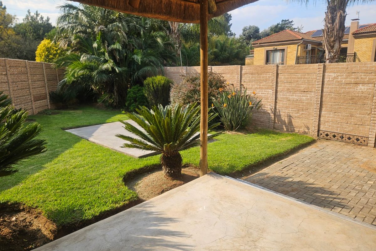 Charming 2-Bedroom Thatch with Privacy & Country-Style Appeal - Photo 2