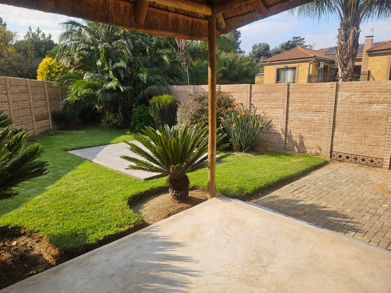 Charming 2-Bedroom Thatch with Privacy & Country-Style Appeal - Photo 2