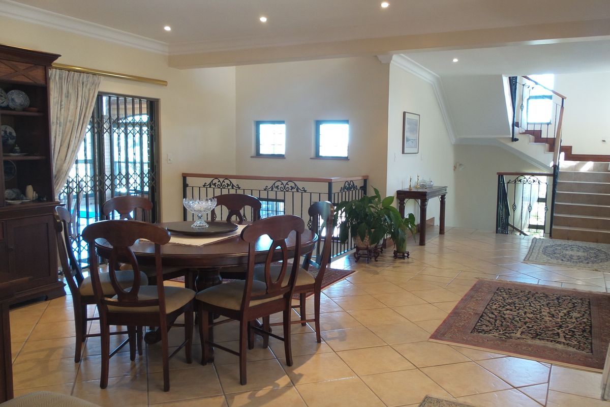 Refinement, Style, Views - Photo 4
